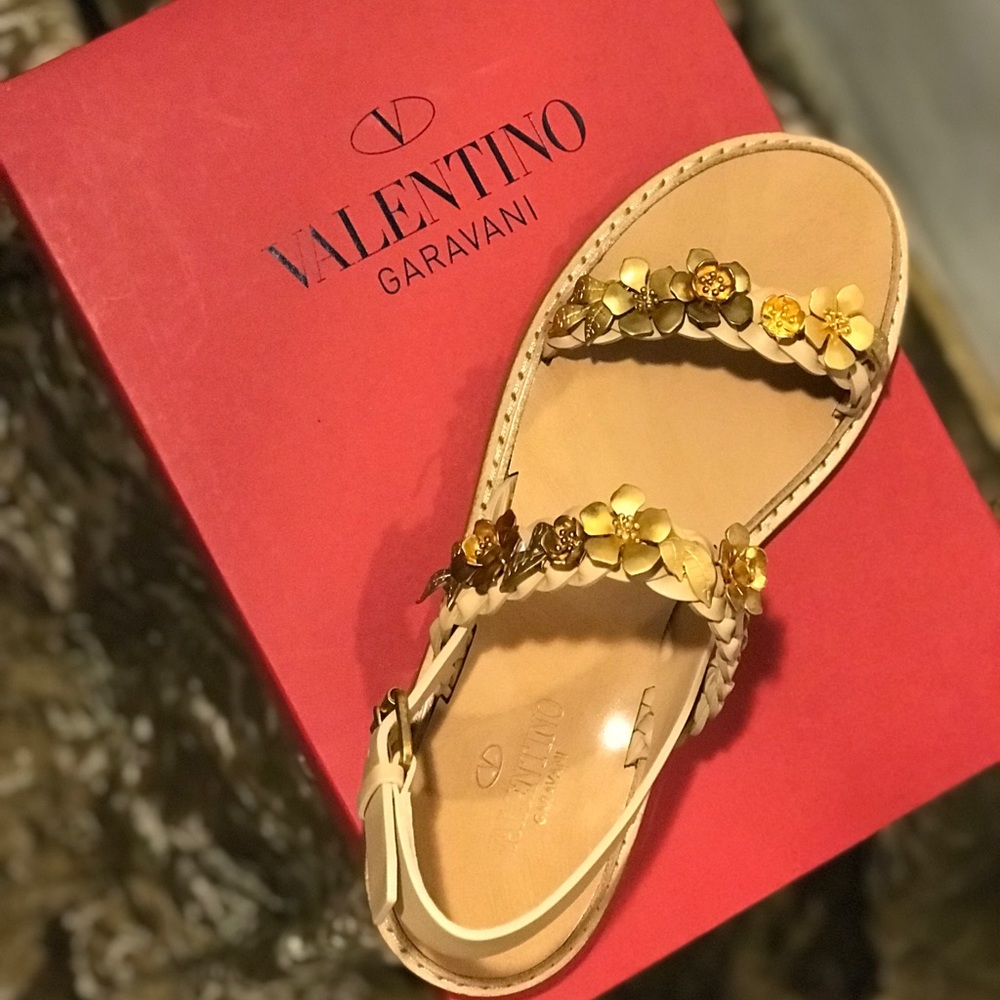 NWT Valentino Sandals